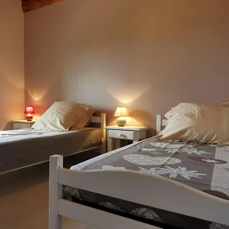Familial Avec Cour, Ping-pong, Proche Lyon Et Clermont-ferrand - Fr-1-582-330 Mezeres
