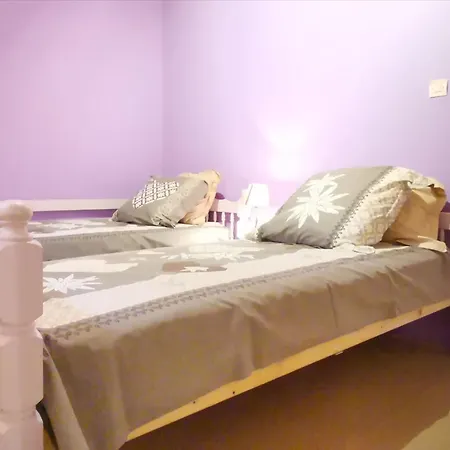 Familial Avec Cour, Ping-pong, Proche Lyon Et Clermont-ferrand - Fr-1-582-330 Vakantiehuis