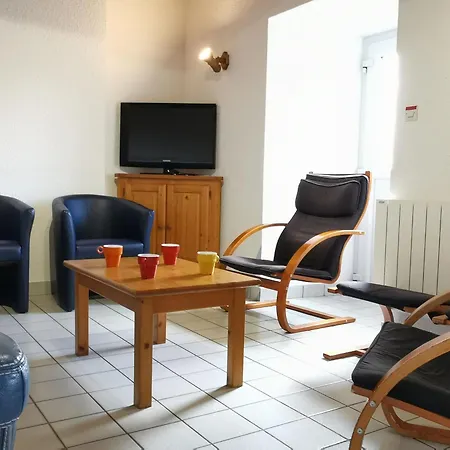 Vakantiehuis Familial Avec Cour, Ping-pong, Proche Lyon Et Clermont-ferrand - Fr-1-582-330