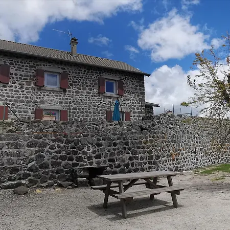 Familial Avec Cour, Ping-pong, Proche Lyon Et Clermont-ferrand - Fr-1-582-330 *