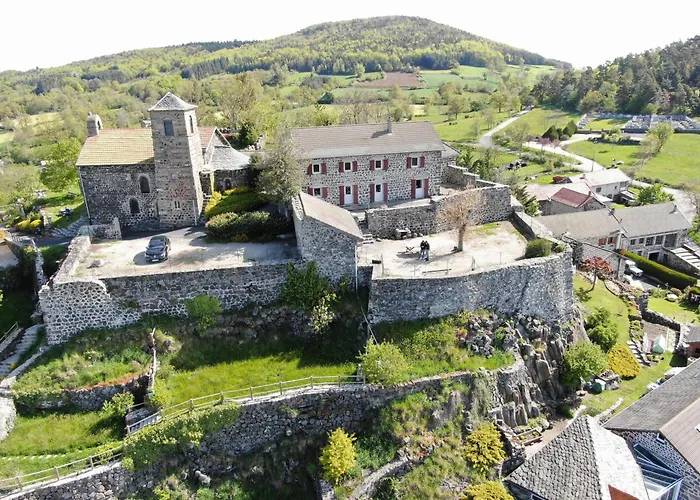 Familial Avec Cour, Ping-pong, Proche Lyon Et Clermont-ferrand - Fr-1-582-330 * Mezeres