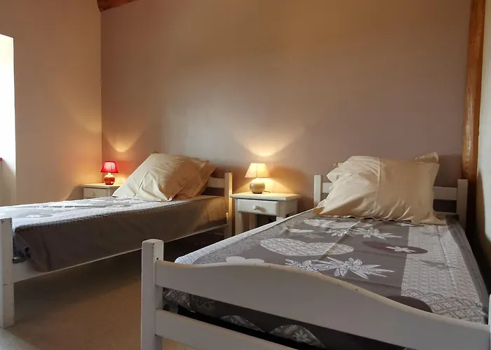 Familial Avec Cour, Ping-pong, Proche Lyon Et Clermont-ferrand - Fr-1-582-330 Mezeres