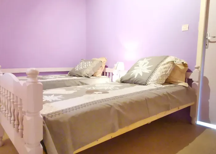 Familial Avec Cour, Ping-pong, Proche Lyon Et Clermont-ferrand - Fr-1-582-330 Holiday home