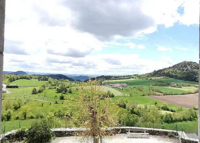 Familial Avec Cour, Ping-pong, Proche Lyon Et Clermont-ferrand - Fr-1-582-330 * Mezeres