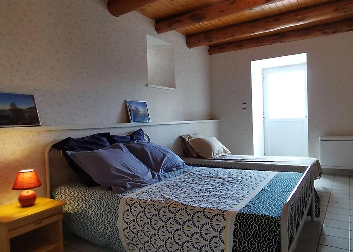 Familial Avec Cour, Ping-pong, Proche Lyon Et Clermont-ferrand - Fr-1-582-330 Mezeres