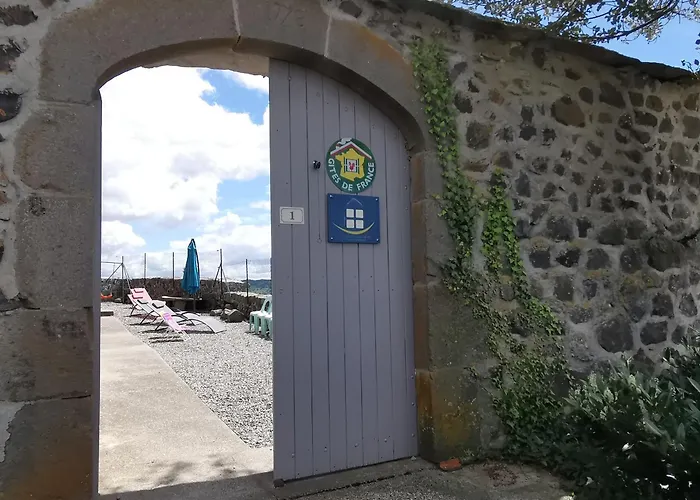 Familial Avec Cour, Ping-pong, Proche Lyon Et Clermont-ferrand - Fr-1-582-330 Holiday home