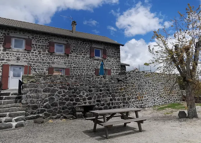 Familial Avec Cour, Ping-pong, Proche Lyon Et Clermont-ferrand - Fr-1-582-330 *